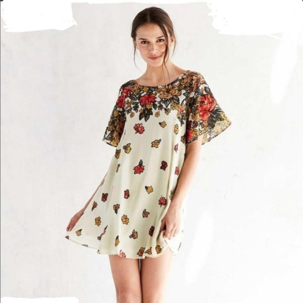 KIMCHI BLUE Boho Short Sleeve Floral Open Back Mini Dress Womens Small